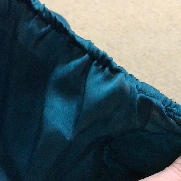 Polyester satiny material blouse w/lace neckline - Picture 6 of 7